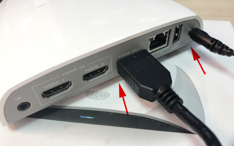 尋找HDMI OUT /電源接頭